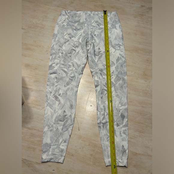 Lululemon yoga pant - Picture 2 of 7